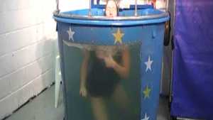 helen_gets_dunked_in_our_quiz_12.jpg