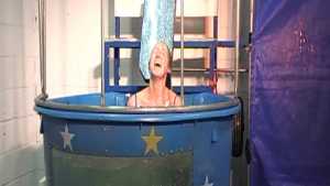 helen_gets_dunked_in_our_quiz_2.jpg